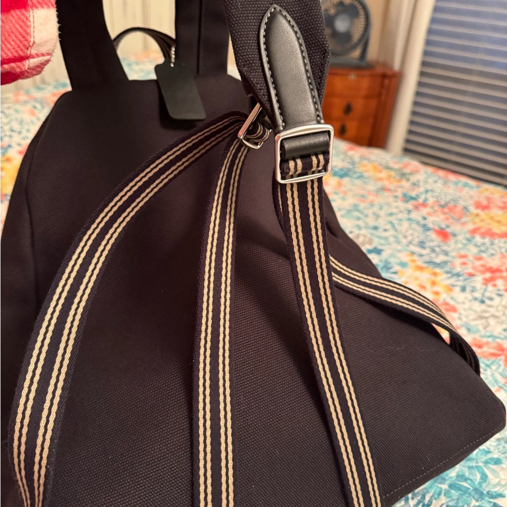 Authentic Coach Black Backpack with Gold Logo with authenticity attached - Picture 7 of 10